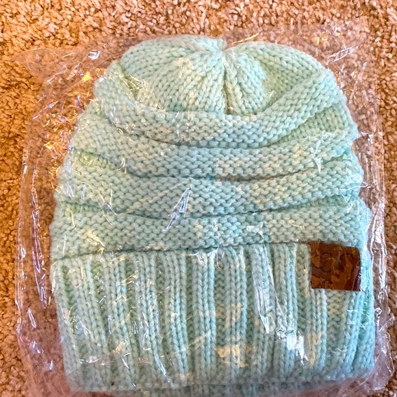 1 LEFT! NIP 🆕C.C Slouchy Knitted Beanie- Light Mint Green - Picture 2 of 3